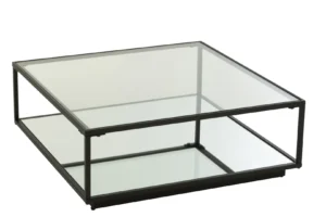 De Salontafel Zwart 80 x 36 CM Vierkant is een moderne vierkante salontafel met een zwart metalen frame, een helder glazen blad en een bijpassende glazen onderplank.