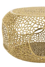 De Salontafel Goud 64 CM Aluminium is een ronde salontafel met een gouden metallic afwerking en een open, rastervormig netontwerp voor een moderne touch.