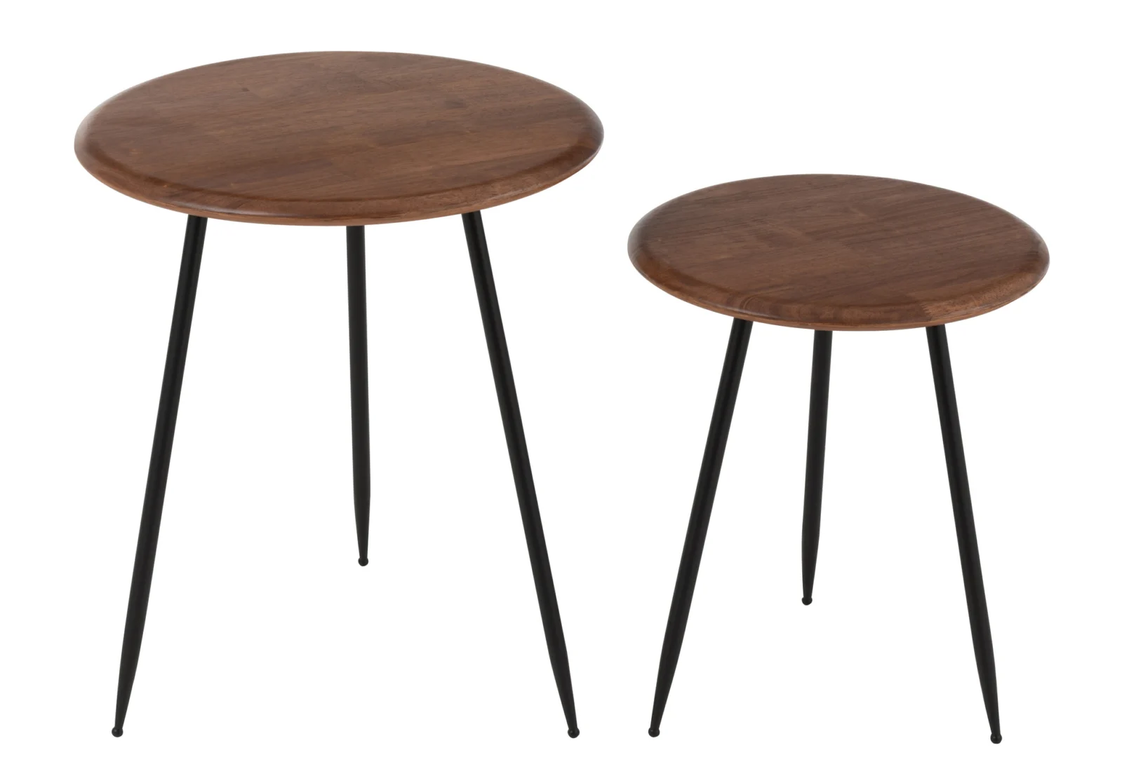 De Set van 2 salontafels Neo Rubber Natuurlijk/Zwart bestaat uit twee ronde houten bijzettafels op verschillende hoogtes, elk met een zwart, slank metalen onderstel met drie poten, tegen een witte achtergrond.