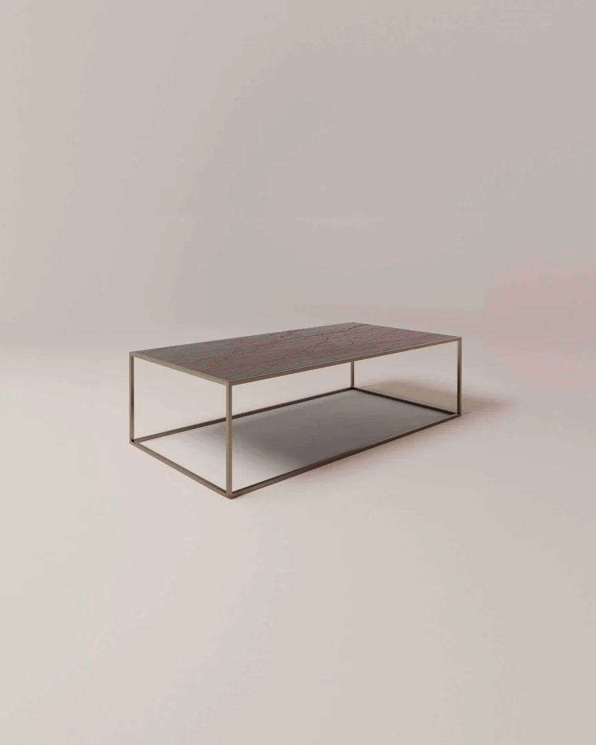 De Salontafel Brons van Roest Design is een minimalistische rechthoekige salontafel met een dun metalen frame en donker houten blad, met een eenvoudige, moderne uitstraling en open ruimte eronder.