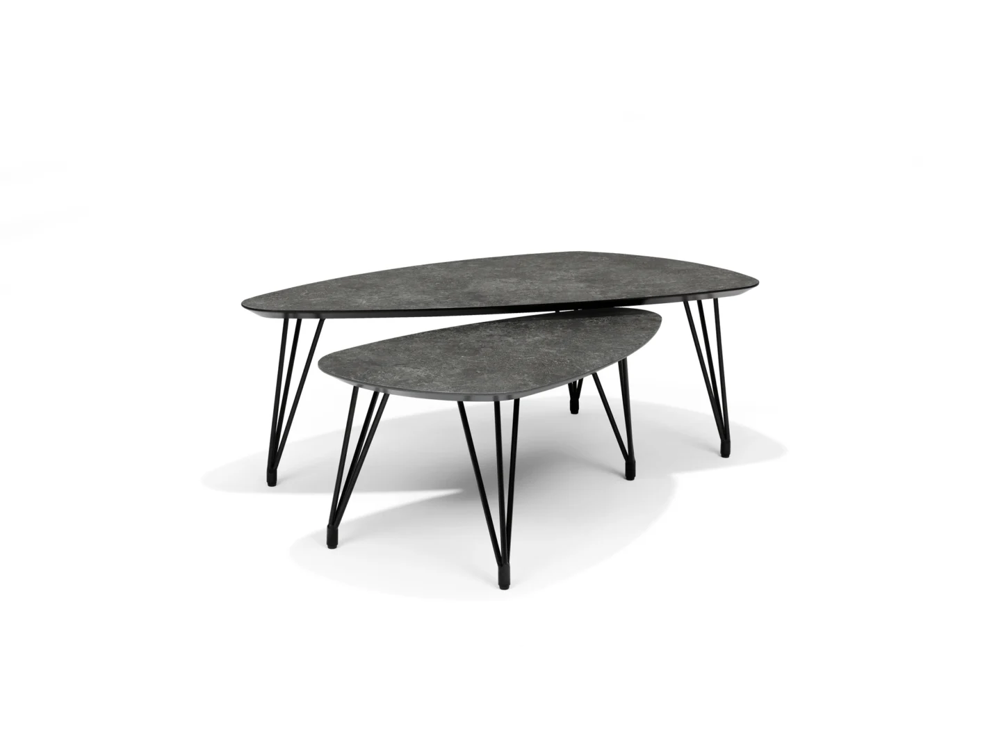 De Salontafel Wit, Roest 130 x 70 CM Marmer bestaat uit twee moderne salontafels met ovale stenen bladen en zwarte metalen poten, elegant gerangschikt op een witte achtergrond.