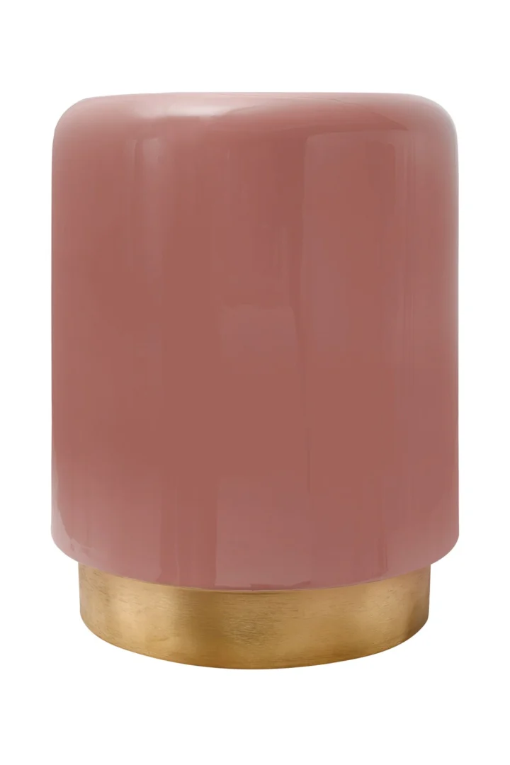 Een ronde, glanzend roze "Bijzettafel Roze Rond Ijzer Design" kruk met een glad keramisch oppervlak en een korte, brede metallic gouden voet.