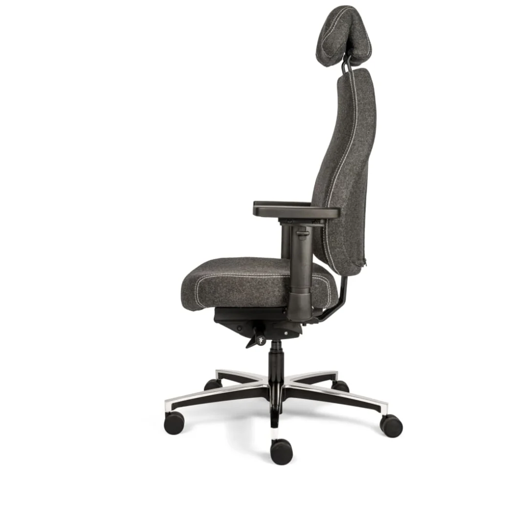 Zijaanzicht van de Bureaustoel Hoofdsteun bureaustoel met donkergrijs hoofdsteun, grijze bekleding, verstelbare armleuningen, hoofdsteun en metalen onderstel met vijf wielen, gefotografeerd tegen een witte achtergrond.