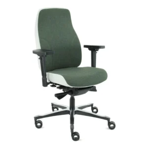 De Bureaustoel Facet heeft een ergonomisch ontwerp in grijze en olijfgroene wol, met verstelbare armleuningen, gewatteerde zitting en rugleuning en een stevig zwart onderstel met vijf wielen.