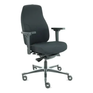 De Bureaustoel Zitten Therapod in zwart is een zwarte ergonomische bureaustoel met verstelbare armleuningen, een hoge rugleuning en een stevig metalen onderstel met vijf wielen, afgebeeld tegen een witte achtergrond.