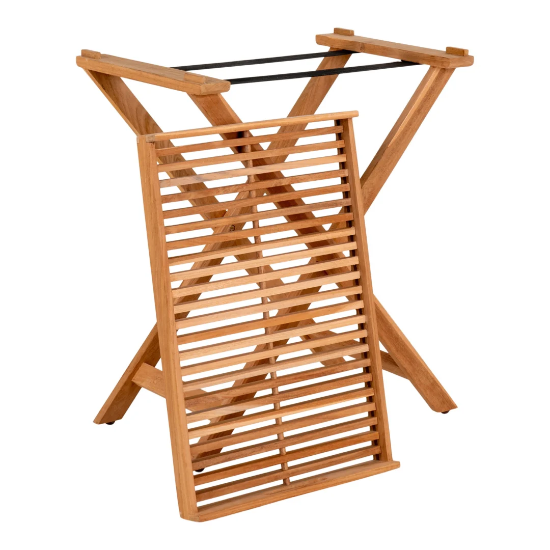 De Ronda Dienbladtafel, een houten klaptafel met een lattenontwerp, wordt gedeeltelijk open getoond en staat op een witte achtergrond.
