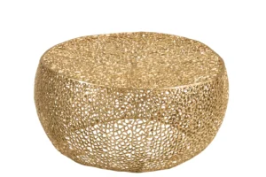 De Salontafel Goud 85 x 85 CM is een ronde salontafel van goud aluminium met een opengewerkt rasterontwerp, een gestructureerd oppervlak, ingewikkelde uitgesneden patronen, een plat blad en een holle basis.