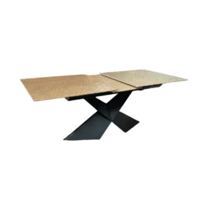 De eettafel EMPIRE DT ZWART heeft een rechthoekig blad van gesmolten goudglas (180/220x90 cm) en een strak zwart X-vormig onderstel, afgebeeld tegen een witte achtergrond.