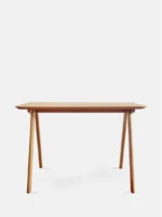 Minimalistisch donker houten bureau voor thuiskantoor. Strak design bureau.