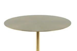 De Bijzettafel Wit Rond Marmer Opbergvak is een minimalistische, ronde tafel van wit marmer met een glad oppervlak, een centrale poot en een opbergvak, tegen een effen witte achtergrond.