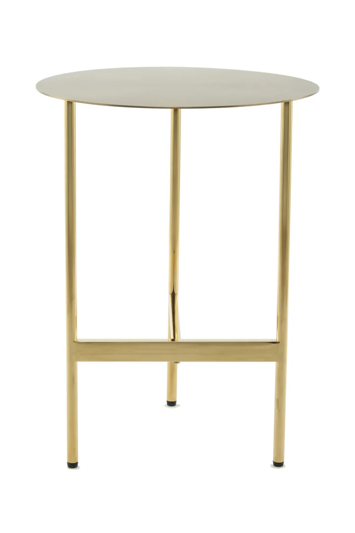 De Bijzettafel Goud Rond Staal Compact is een moderne ronde bijzettafel met een glad, lichtgekleurd blad en slanke goudkleurige metalen poten tegen een effen witte achtergrond.