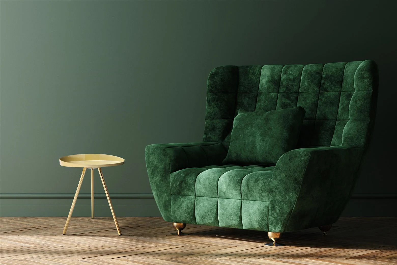Een groen getufte fauteuil met een bijpassend kussen staat naast de Bijzettafel Ijzer Design, een kleine ronde bijzettafel, op een houten visgraatvloer tegen een donkergroene muur.