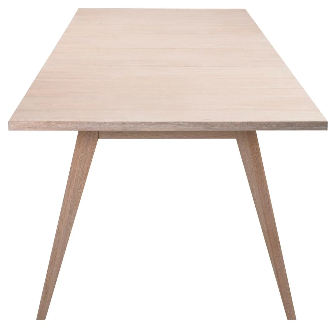 De Eettafel Nieuwe Sfeer, een minimalistische rechthoekige eiken tafel (100 x 74 cm), heeft een lichte natuurlijke afwerking en vier schuine poten, te zien vanaf de kopse kant.