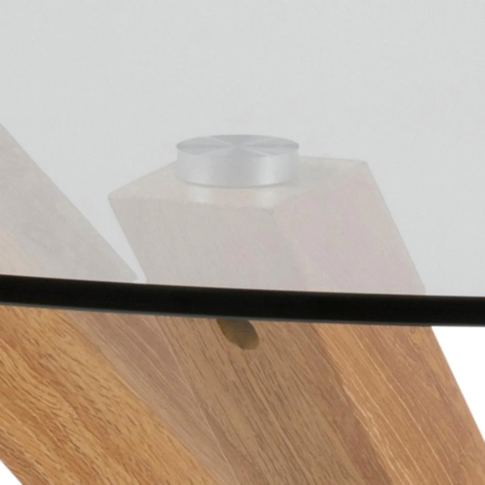 Close-up van de Eettafel Nieuwe Sfeer 119 CM Rond Glas. Het glazen tafelblad is bevestigd aan een stalen onderstel met een ronde metalen sluiting en schuine steunen.