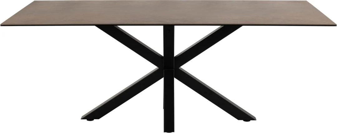 De Eettafel Nieuwe Sfeer 200 x 100 CM is een moderne rechthoekige keramiek tafel met een plat bruin blad en zwarte X-vormige metalen poten, afgebeeld tegen een witte achtergrond.