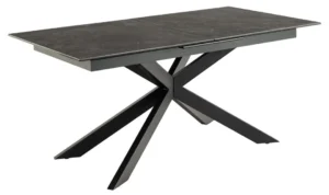 De Eettafel Irwine 90 x 76 CM is een moderne rechthoekige eettafel met een donker keramisch tafelblad en unieke X-vormige zwarte stalen poten tegen een witte achtergrond.