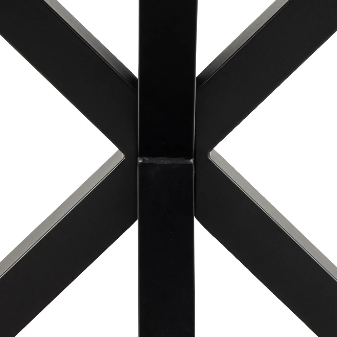 Close-up van de Eettafel Nieuwe Sfeer 119 CM Rond, met kruisende zwarte stalen staven met een matzwarte afwerking, die een X-vorm vormen als basis, tegen een witte achtergrond.