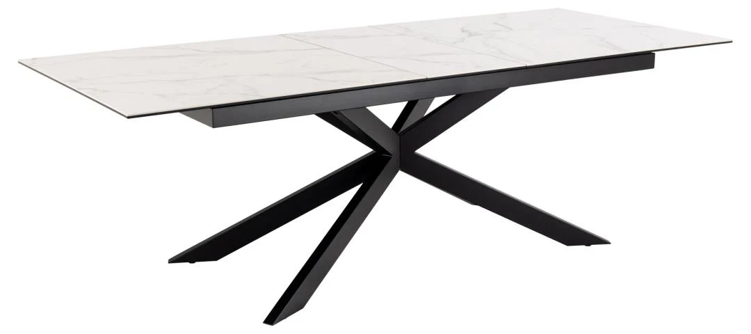 De Eettafel Irwine 240 x 100 CM Rechthoek is een moderne rechthoekige eettafel met een wit keramisch blad en zwarte, hoekige metalen poten die elkaar in het midden kruisen voor een geometrische look.