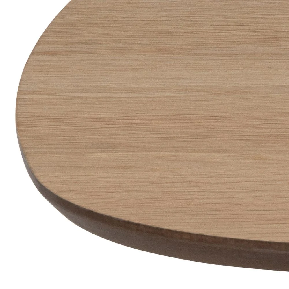 Close-up van de afgeronde rand van de Salontafel Zwart 90 x 90 CM Rond, die het lichte eikenfineer houten oppervlak laat zien met een gladde afwerking en zichtbare houtnerf.