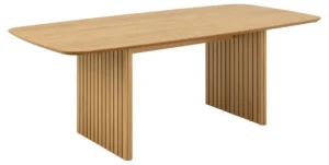 De Eettafel Nieuwe Sfeer 105 x 75 CM is een rechthoekige eiken eettafel met afgeronde hoeken en twee paneelpoten met verticale houten latten, alles in een licht houten afwerking.