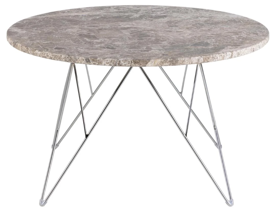 De Salontafel Grijs, Bruin 80 CM Rond is een ronde salontafel gemaakt van duurzaam kunststof met een grijze afwerking en slanke, geometrische poten in een stijlvol kriskras ontwerp.