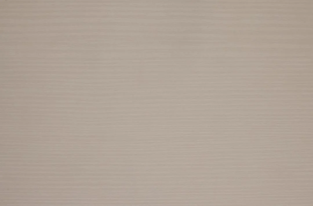 Detailopname van het grijze melamine bureau met 3 lades in retrostijl.