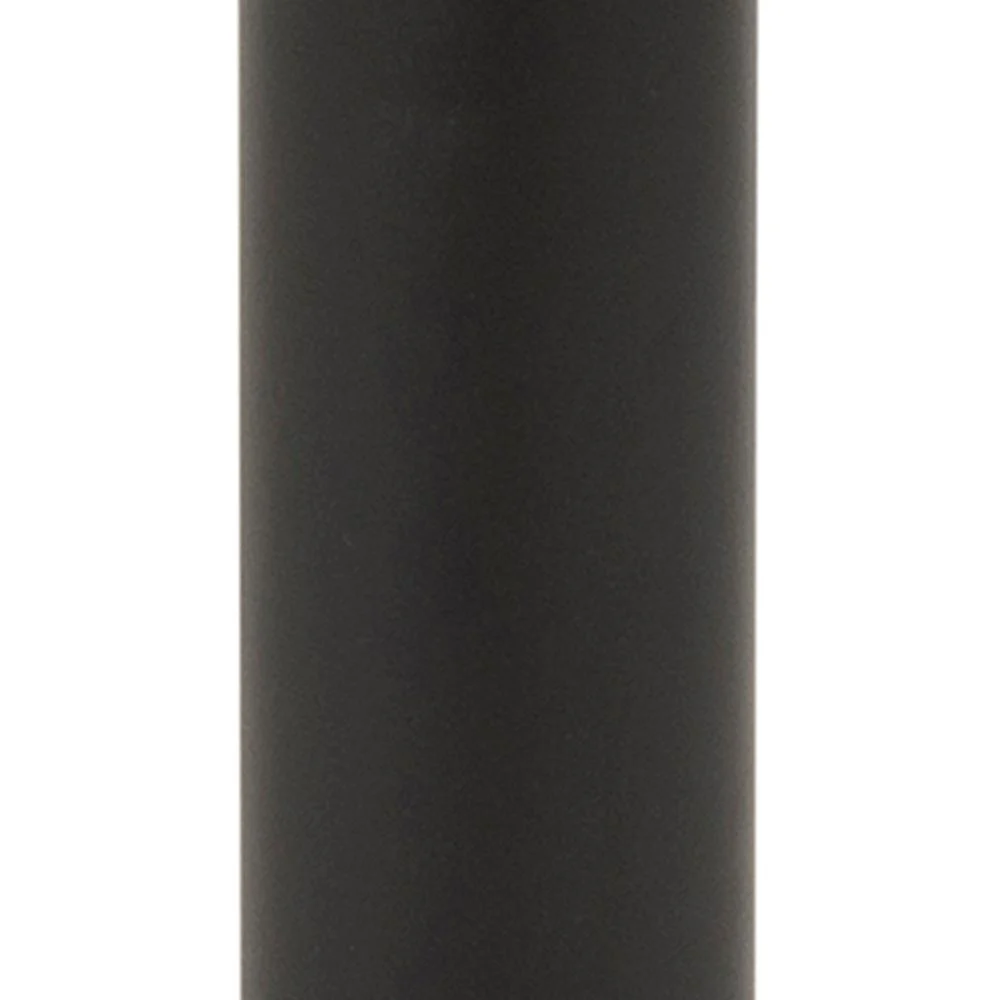 De Eettafel Nieuwe Sfeer is een ronde 110 cm MDF tafel met een gladde, matzwarte afwerking en een zwart onderstel, afgebeeld tegen een witte achtergrond.