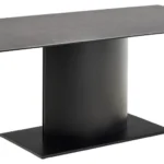 De Eettafel Nieuwe Sfeer 200 x 100 CM Rond is een moderne eettafel van keramiek en metaal met een donker plat oppervlak en een massief zwart voetstuk, tegen een witte achtergrond.