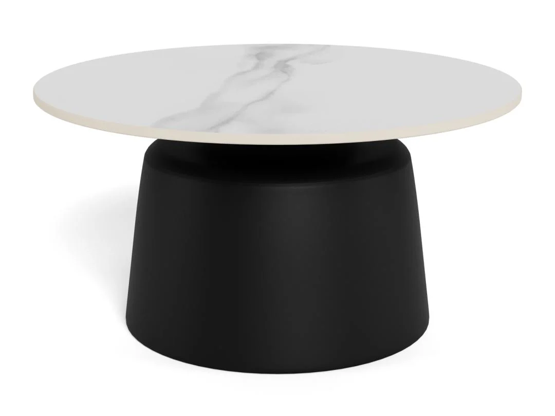 De Salontafel Zwart, Wit 70 CM Rond is een moderne ronde salontafel van kunststof, met een wit marmeren blad en een brede zwarte cilindrische voet voor een minimalistische, eigentijdse stijl.