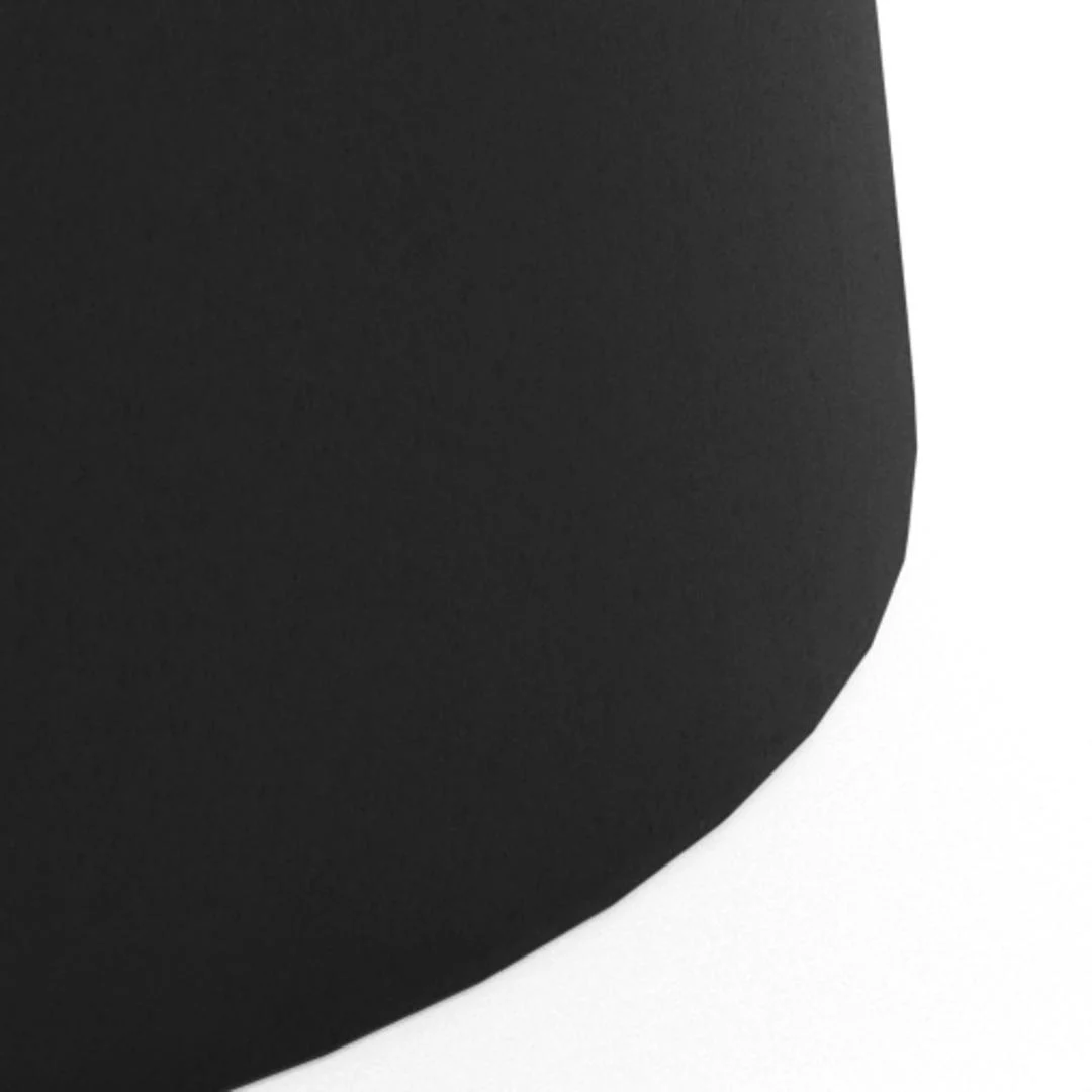 Een close-up van de Salontafel Zwart, Wit 70 CM Rond van kunststof, met de gladde matzwarte gebogen rand tegen een witte achtergrond.