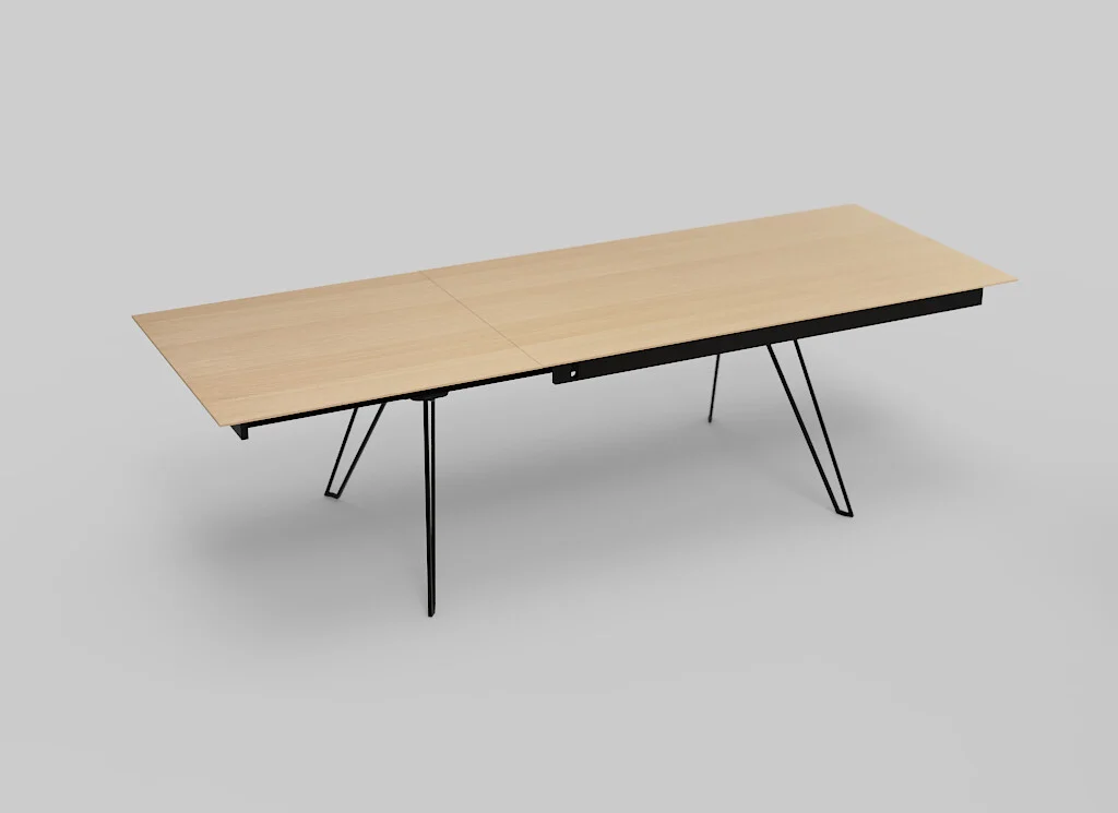 De Izola TAFEL 220-320 E02M is een rechthoekige houten tafel met een lichtgekleurd blad, een zwart metalen frame en dunne, schuine poten, tegen een effen lichtgrijze achtergrond.