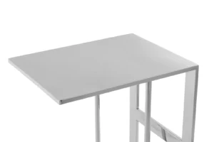 De Bijzettafel Zilver Rond Staal is een minimalistische bijzettafel met een strakke, metallic afwerking en een modern rond ontwerp.