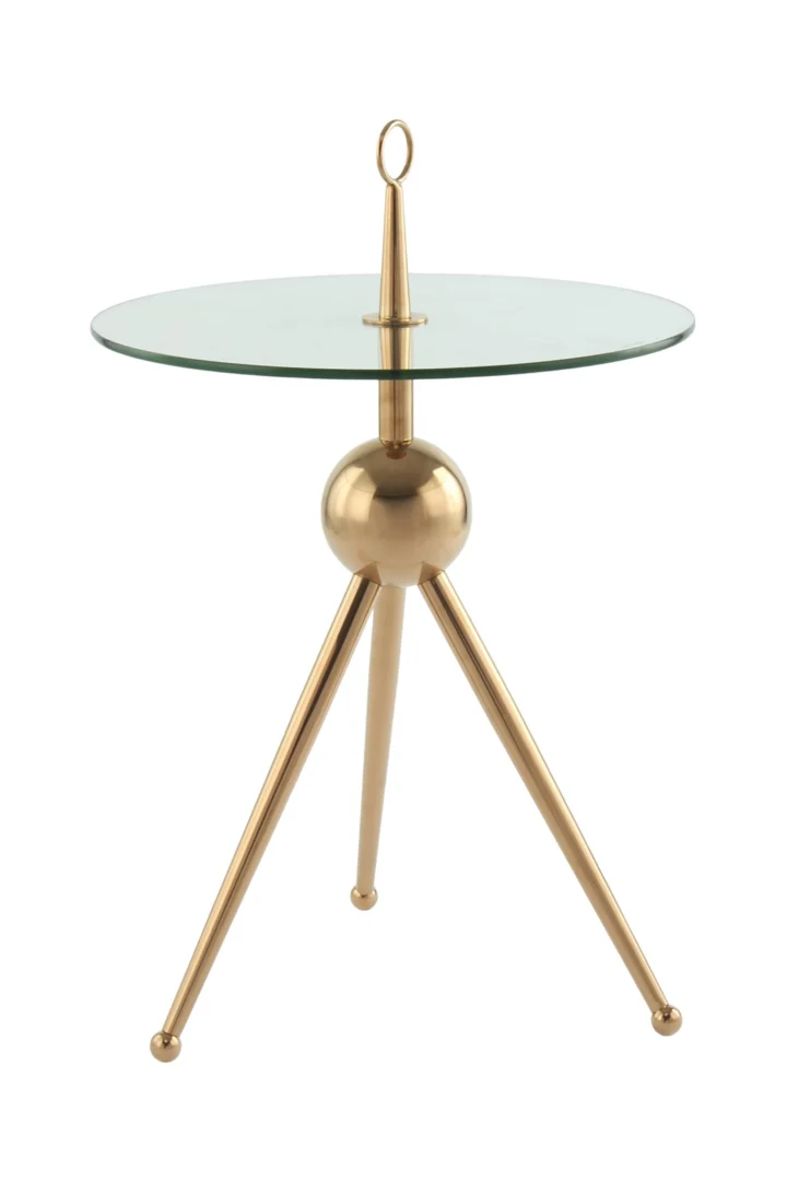 De Bijzettafel Staal Compact is een moderne bijzettafel met een rond glazen blad, goud metallic driepoot poten, een bolvormig midden en een decoratief ring accent.
