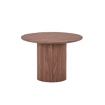 De Nora Bijzettafel - Ø60cm Walnoot is een ronde houten tafel met een dik cilindrisch onderstel, een glad, plat blad en een afwerking van natuurlijk bruin walnotenhout met kenmerkende nerfpatronen. Afgebeeld tegen een effen witte achtergrond.
