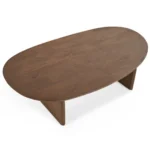 De Salontafel 78 x 38 CM Mangohout is een ovale salontafel in industriële stijl met een glad oppervlak, twee brede platte poten, een eenvoudig modern ontwerp en een rijke bruine afwerking.