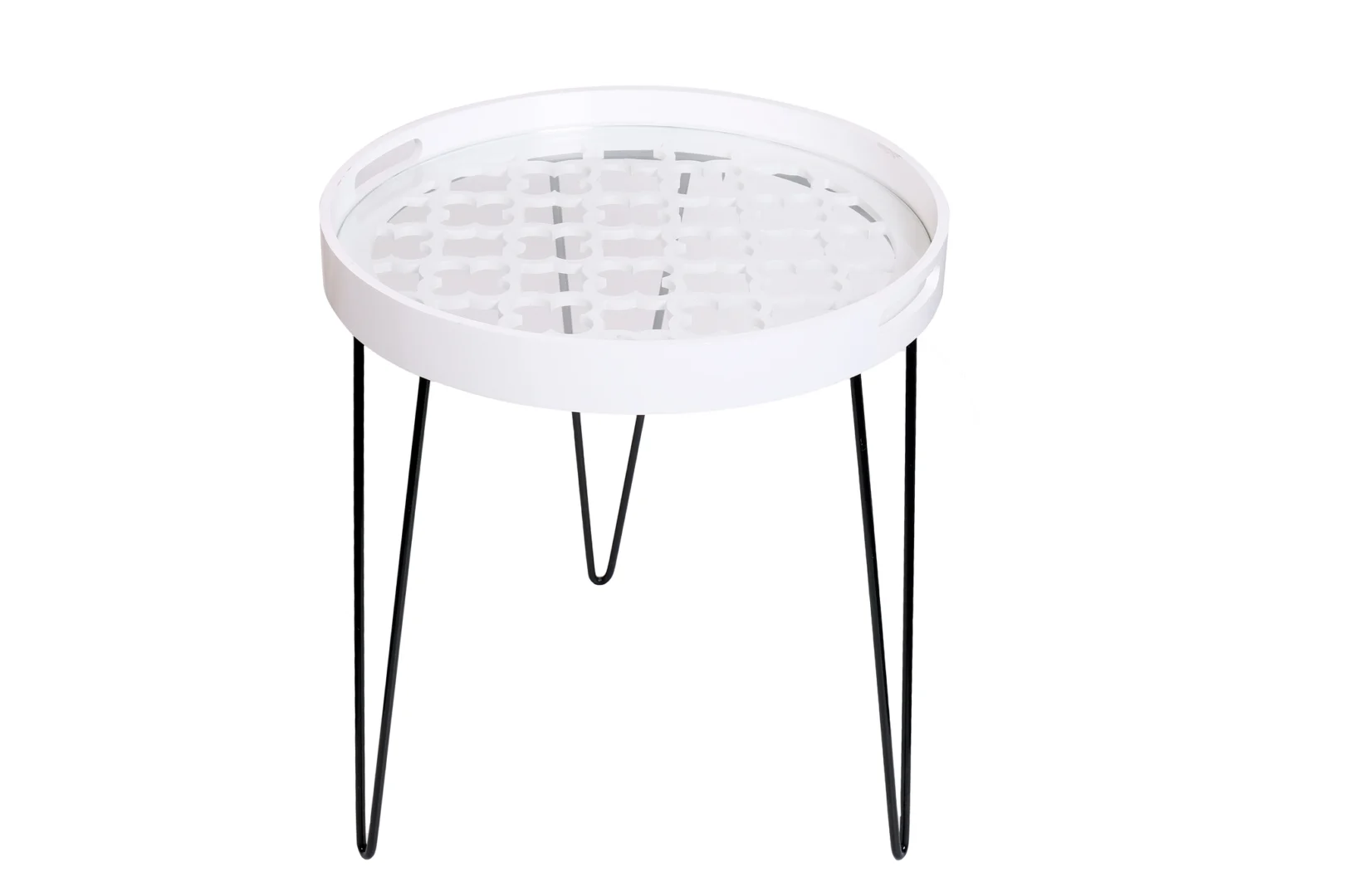 De Bijzettafel Wit Metaal Design is een kleine ronde witte tafel met een opstaande rand, een geperforeerd blad en drie slanke zwarte metalen haarspeldpoten.