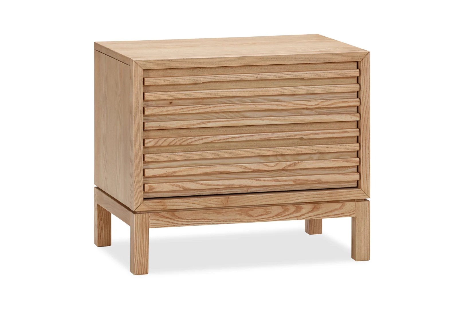 Het Nachtkastje Glas (41 x 61 x 53 cm) is een houten nachtkastje met een lichte natuurlijke afwerking, horizontale ladefronten en vier stevige poten.