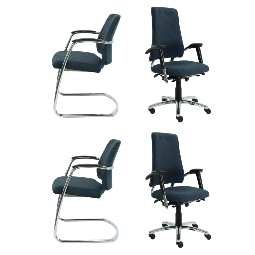 Er worden vier Bureaustoel BMA Gereviseerde refurbished bureaustoelen getoond: twee met chromen sledeonderstellen gezien vanaf de zijkant, en twee met zwarte verrijdbare onderstellen en armleuningen gezien vanaf de voorkant. Alle stoelen hebben donkerblauwe zittingen en rugleuningen.