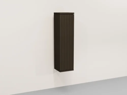 Verticale hangkast eiken Napoli met deur, Belgisch design. Donkerbruin hout, strakke lijnen, zachte belichting, witte achtergrond.