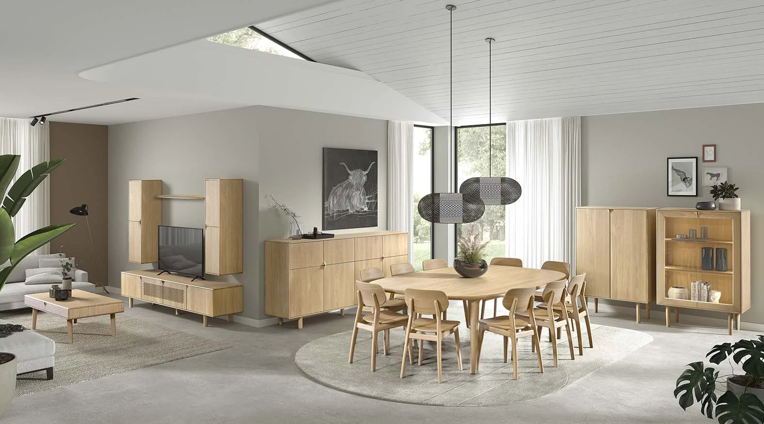 De moderne open woon- en eetruimte is voorzien van de SENTO BOEKENPLANK120 E02M, licht houten meubilair, een ovale eettafel voor acht personen, hanglampen, kamerplanten, grote ramen met natuurlijk licht en een minimalistische neutrale inrichting.