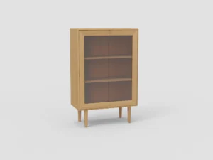 SENTO VITRINE E02M in lichte houten afwerking. Glazen deuren en planken, zacht licht. Minimalistisch design, geïsoleerd op een witte achtergrond.