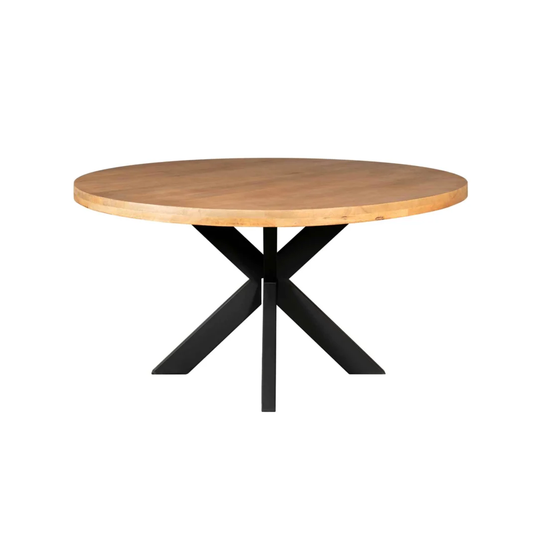 De Eettafel Denver is een ronde tafel van 150 cm met een lichtbruin mangohout blad en een zwart metalen kruisvoet, tegen een effen witte achtergrond.