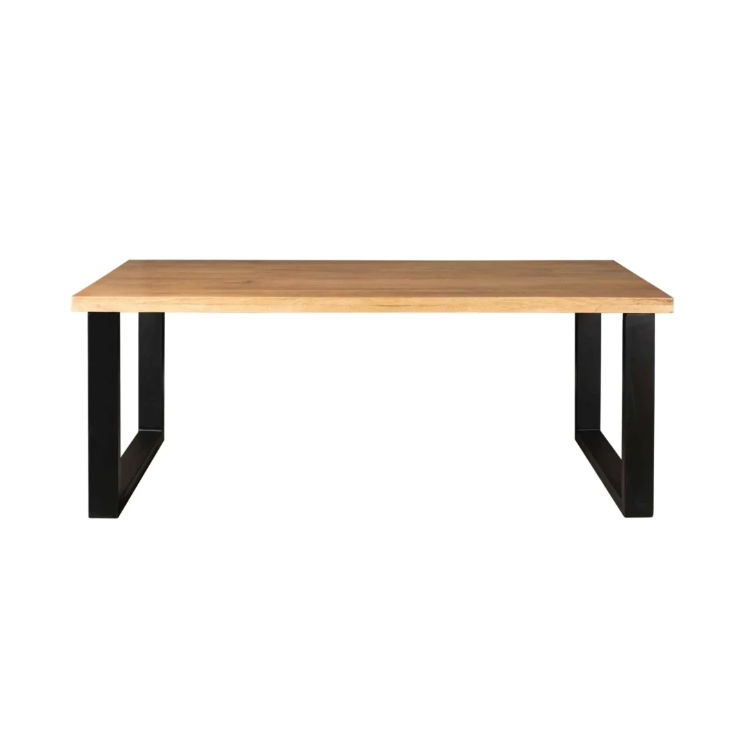Eettafel Denver | Rechthoekige U-pot | 200 cm, een rechthoekige houten tafel met licht naturel blad en zwarte metalen U-pot, afgebeeld tegen een witte achtergrond.