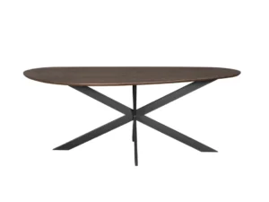 De Eettafel Cloud is een moderne ovale tafel van 180 cm gemaakt van bruin eikenhout, met zwart metalen gekruiste poten, tegen een effen witte achtergrond.