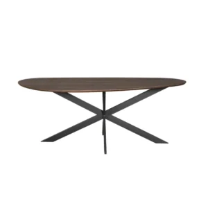 De Eettafel Cloud is een moderne ovale tafel van 180 cm gemaakt van bruin eikenhout, met zwart metalen gekruiste poten, tegen een effen witte achtergrond.