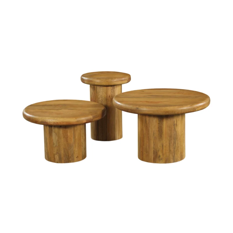 Drie Salontafel 40 CM ronde houten tafels met dikke cilindrische onderstellen, elk in een andere hoogte en grootte, worden weergegeven op een effen witte achtergrond.
