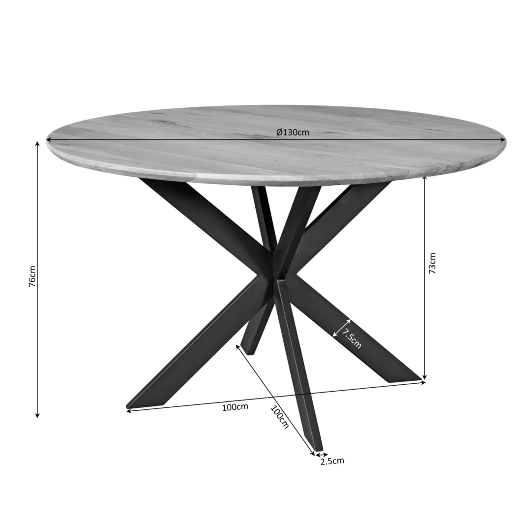 De Eiken eettafel Ferris | Rond 130 cm | Naturel heeft een rond houten blad, zwart geometrisch metalen onderstel, is 76 cm hoog, heeft een diameter van 130 cm, de poten zijn 7,5 cm breed, 2,5 cm dik en 100 cm uit elkaar aan de onderkant.