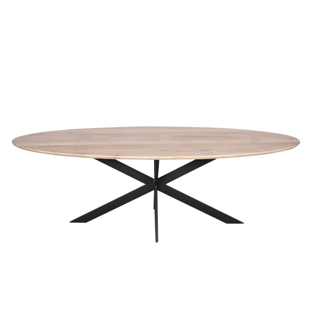 Eiken eettafel Ferris | Ovaal 210 cm | Naturel: een ovalen houten eettafel met een naturel blad en zwarte metalen X-poten, weergegeven op een witte achtergrond.