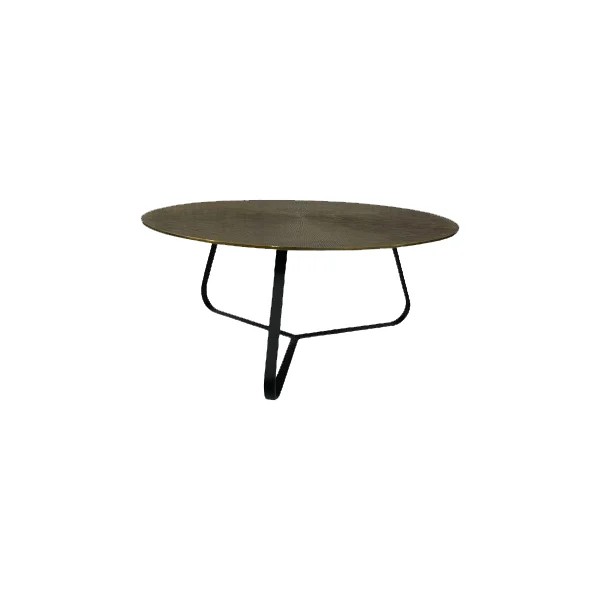 De Salontafel 80 x 80 CM Vierkant Design is een ronde houten salontafel met een glad blad en een modern zwart metalen onderstel met drie schuine poten, tegen een effen witte achtergrond.