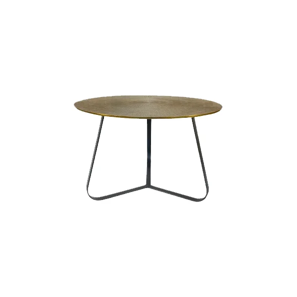 De Salontafel 60 x 60 CM Vierkant is een moderne vierkante houten salontafel met een slank blad en minimalistische zwart metalen poten in een driehoekige opstelling, afgebeeld op een effen witte achtergrond.